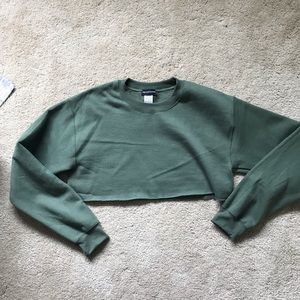 PrettyLittleThing Green Cropped Sweatshirt